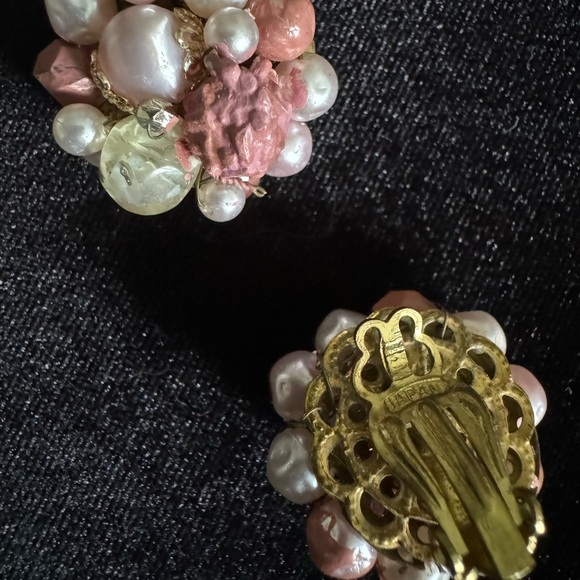 Vintage made in Japan clip on earrings - Picture 2 of 3